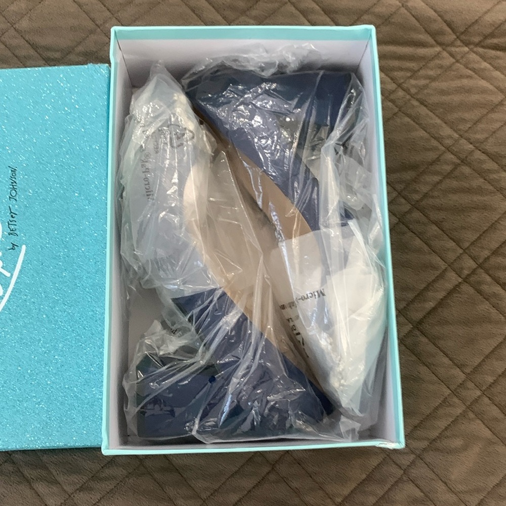 Betsy Johnson NIB Lilly Embellished Satin Dress Pumps/Heels  size 10 - Picture 17 of 17